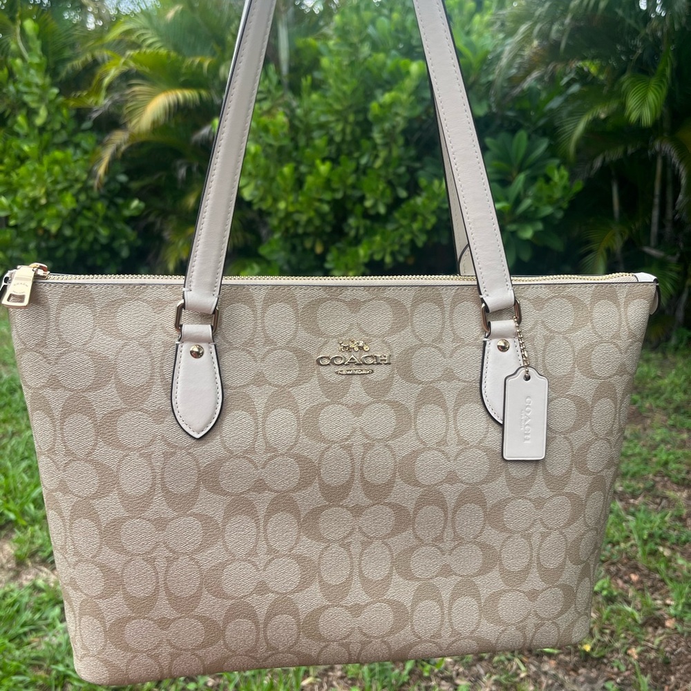 Coach Signature Tote Bag
